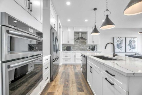 163 Lakewood Circle, Strathmore, AB - Indoor Photo Showing Kitchen With Double Sink With Upgraded Kitchen