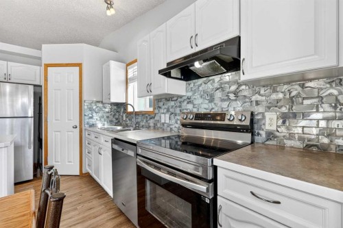 42 Strathford Close, Strathmore, AB - Indoor Photo Showing Kitchen