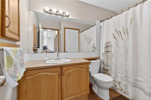 42 Strathford Close, Strathmore, AB - Indoor Photo Showing Bathroom