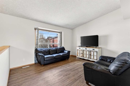 42 Strathford Close, Strathmore, AB - Indoor Photo Showing Living Room