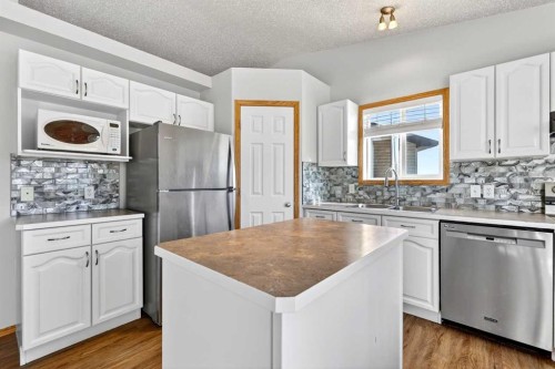 42 Strathford Close, Strathmore, AB - Indoor Photo Showing Kitchen With Stainless Steel Kitchen