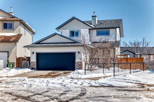 220 Hillcrest Court  Strathmore, AB T1P 0A4