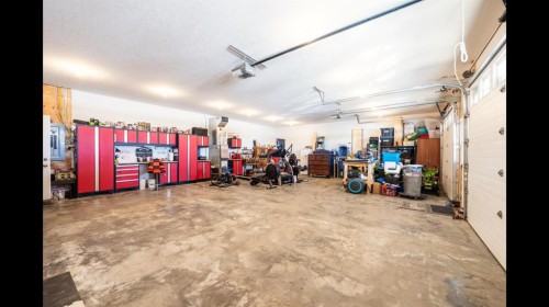 2 Irene Avenue, Island Lake, AB - Indoor Photo Showing Garage