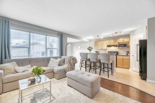 84 Evermeadow Manor Sw, Calgary, AB - Indoor Photo Showing Living Room