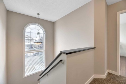 84 Evermeadow Manor Sw, Calgary, AB - Indoor Photo Showing Other Room