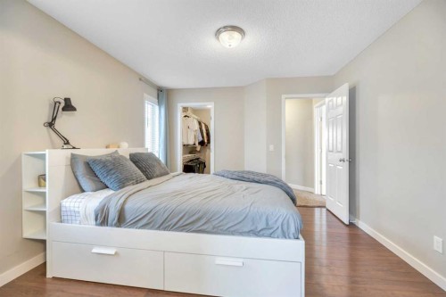 84 Evermeadow Manor Sw, Calgary, AB - Indoor Photo Showing Bedroom