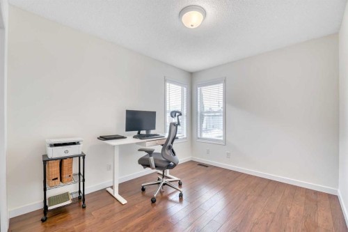 84 Evermeadow Manor Sw, Calgary, AB - Indoor Photo Showing Office