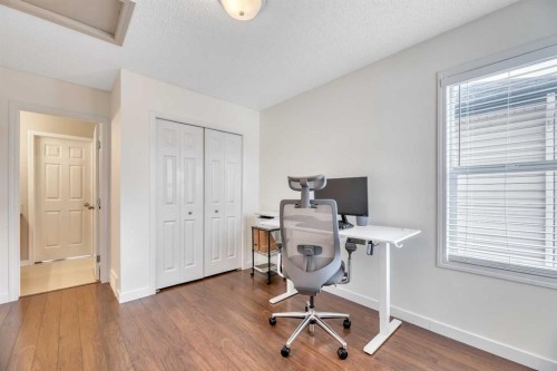 84 Evermeadow Manor Sw, Calgary, AB - Indoor Photo Showing Office