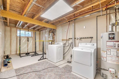84 Evermeadow Manor Sw, Calgary, AB - Indoor Photo Showing Laundry Room