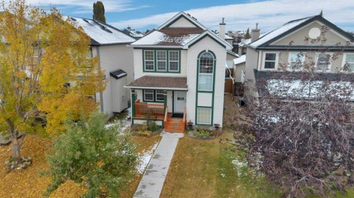 84 Evermeadow Manor Sw, Calgary, AB - Outdoor With Facade