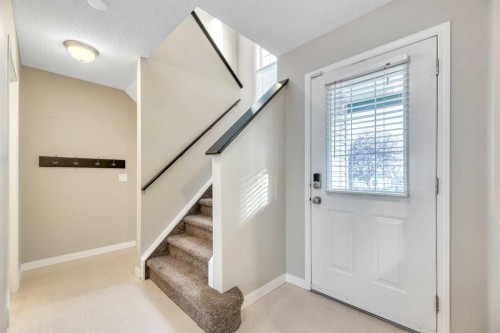 84 Evermeadow Manor Sw, Calgary, AB - Indoor Photo Showing Other Room