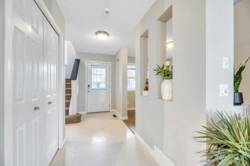 84 Evermeadow Manor Sw, Calgary, AB - Indoor Photo Showing Other Room