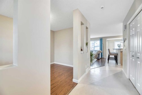 84 Evermeadow Manor Sw, Calgary, AB - Indoor Photo Showing Other Room