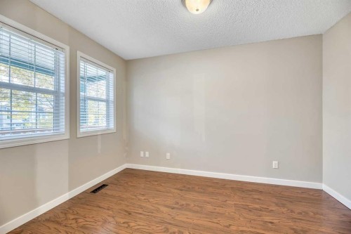 84 Evermeadow Manor Sw, Calgary, AB - Indoor Photo Showing Other Room