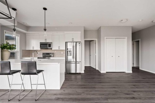 409-4350 Seton Drive Se, Calgary, AB - Indoor Photo Showing Kitchen