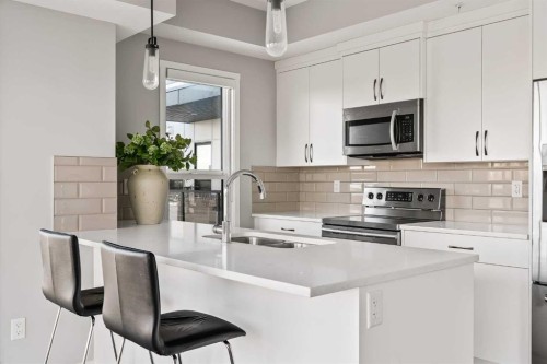 409-4350 Seton Drive Se, Calgary, AB - Indoor Photo Showing Kitchen