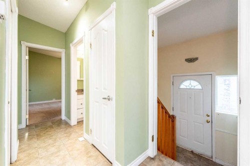 4628 Verona Drive Nw, Calgary, AB - Indoor Photo Showing Other Room