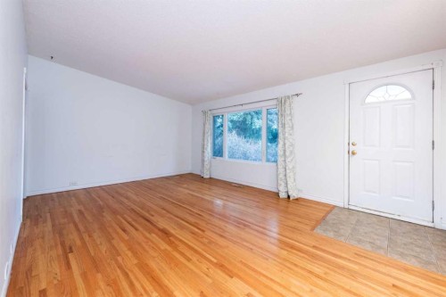 4628 Verona Drive Nw, Calgary, AB - Indoor Photo Showing Other Room