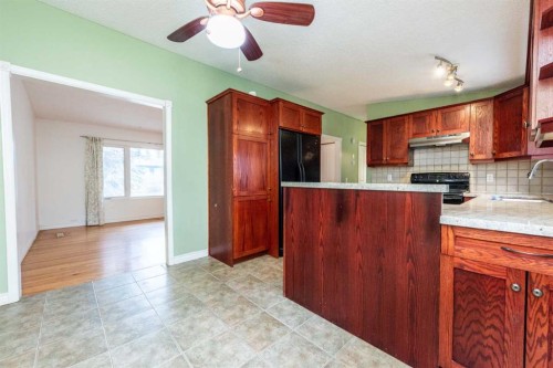 4628 Verona Drive Nw, Calgary, AB - Indoor Photo Showing Kitchen