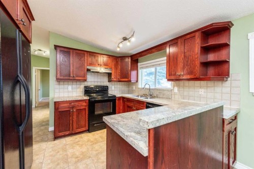 4628 Verona Drive Nw, Calgary, AB - Indoor Photo Showing Kitchen