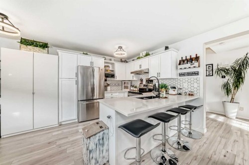 15 Spring Meadows Bay, Okotoks, AB - Indoor Photo Showing Kitchen With Stainless Steel Kitchen With Upgraded Kitchen