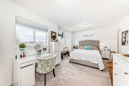 15 Spring Meadows Bay, Okotoks, AB - Indoor Photo Showing Bedroom
