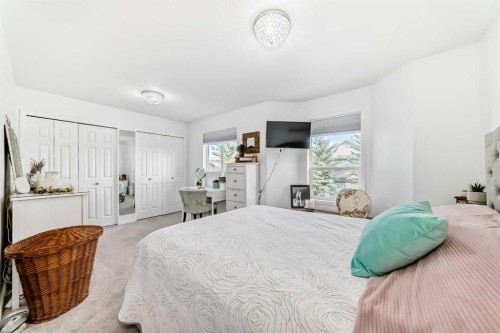 15 Spring Meadows Bay, Okotoks, AB - Indoor Photo Showing Bedroom