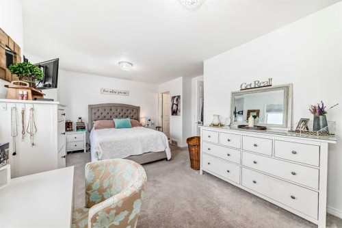 15 Spring Meadows Bay, Okotoks, AB - Indoor Photo Showing Bedroom