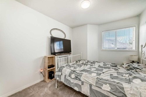 15 Spring Meadows Bay, Okotoks, AB - Indoor Photo Showing Bedroom