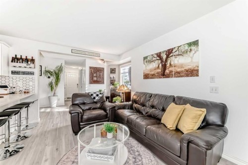 15 Spring Meadows Bay, Okotoks, AB - Indoor Photo Showing Living Room
