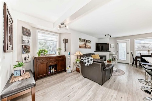 15 Spring Meadows Bay, Okotoks, AB - Indoor Photo Showing Living Room