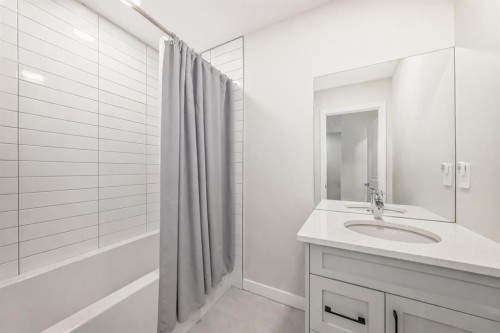 149 Lavender Manor Se, Calgary, AB - Indoor Photo Showing Bathroom