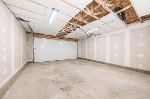 149 Lavender Manor Se, Calgary, AB - Indoor Photo Showing Garage