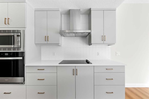 305 Precedence View, Cochrane, AB - Indoor Photo Showing Kitchen