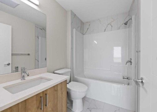 314-52 Red Sky Villas Ne, Calgary, AB - Indoor Photo Showing Bathroom