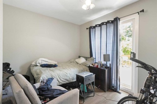 173 Gordon Drive Sw, Calgary, AB - Indoor Photo Showing Bedroom