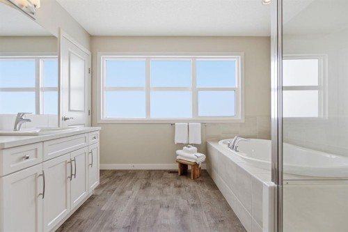 132 Sundown Way, Cochrane, AB - Indoor Photo Showing Bathroom