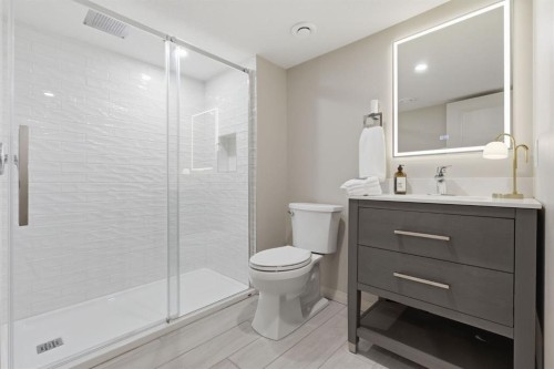 132 Sundown Way, Cochrane, AB - Indoor Photo Showing Bathroom