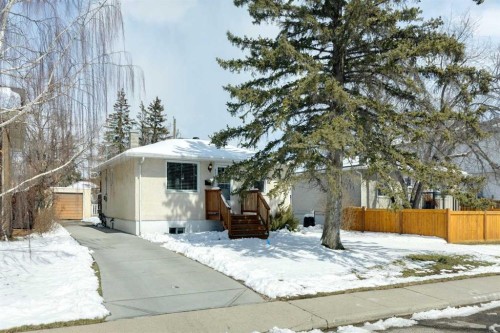 8312 47 Avenue Nw, Calgary, AB - Outdoor