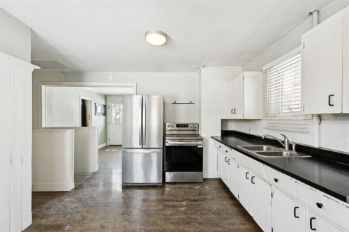 8312 47 Avenue Nw, Calgary, AB - Indoor Photo Showing Kitchen With Double Sink
