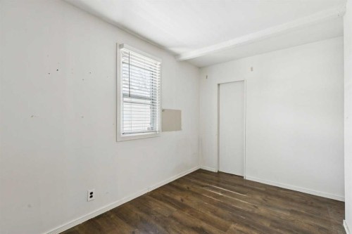 8312 47 Avenue Nw, Calgary, AB - Indoor Photo Showing Other Room