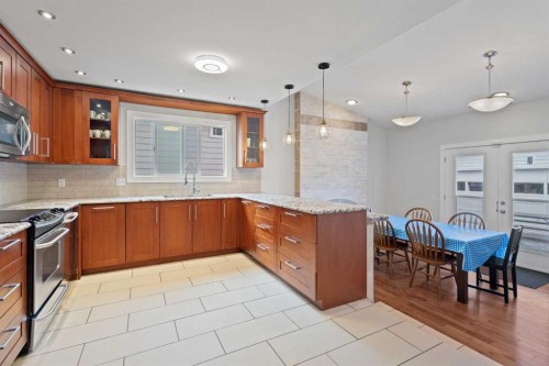 208 Woodpark Place Sw, Calgary, AB - Indoor Photo Showing Kitchen With Upgraded Kitchen