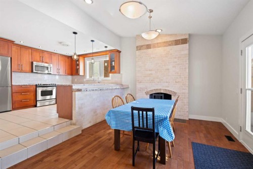 208 Woodpark Place Sw, Calgary, AB - Indoor