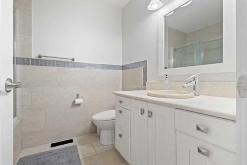 208 Woodpark Place Sw, Calgary, AB - Indoor Photo Showing Bathroom