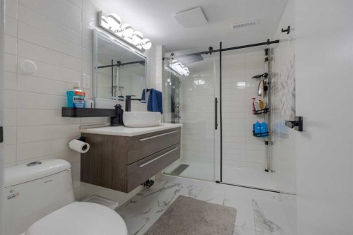 208 Woodpark Place Sw, Calgary, AB - Indoor Photo Showing Bathroom