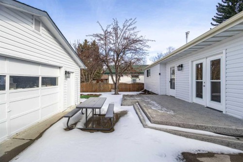 208 Woodpark Place Sw, Calgary, AB - Outdoor