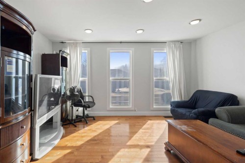 208 Woodpark Place Sw, Calgary, AB - Indoor