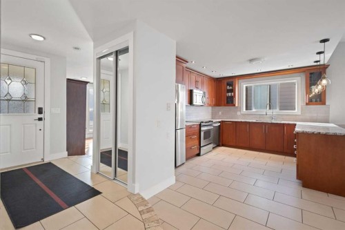 208 Woodpark Place Sw, Calgary, AB - Indoor Photo Showing Kitchen