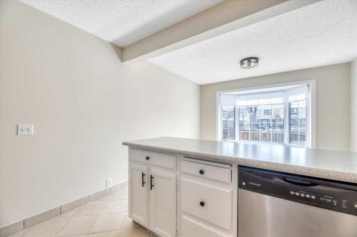 32 Midpark Drive Se, Calgary, AB - Indoor Photo Showing Kitchen