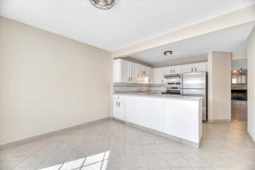 32 Midpark Drive Se, Calgary, AB - Indoor Photo Showing Kitchen